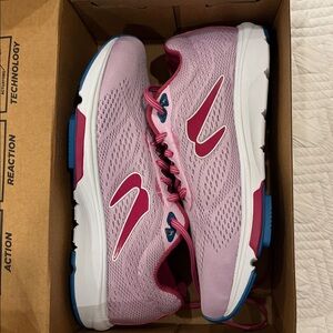 Newtons Gravity 13 Running Shoes- Size 10